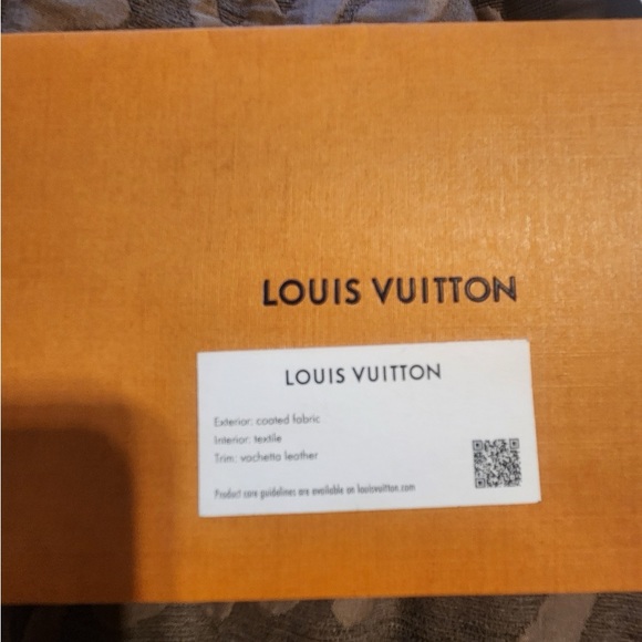 Louis Vuitton authentic crossbody bag - Picture 8 of 9